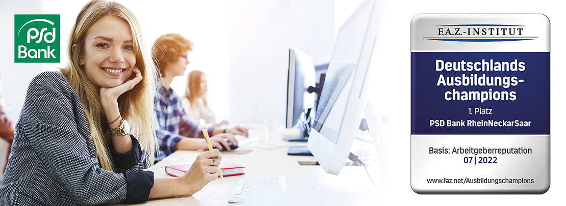 Junge Frau beim Lernen am Computer in einem modernen Ausbildungsumfeld – PSD Bank als Deutschlands Ausbildungs-Champion ausgezeichnet vom F.A.Z.-Institut.