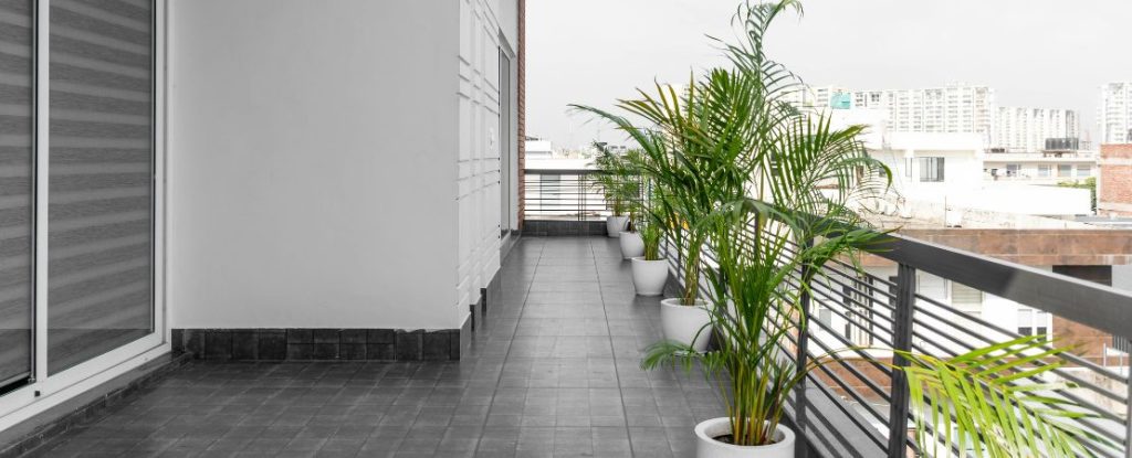 Ansicht eines Balkons von der Seite